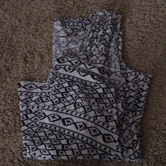 Women’s medium black and white tank - Picture 2 of 2